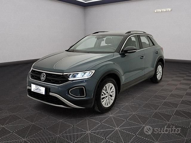 Usata VW T-Roc Life 110 CV (80 kW) 2022 Grigio SUV
