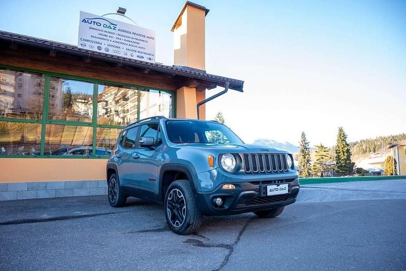 Usata Jeep Renegade Trailhawk 170 CV (125 kW) 2016 Grigio SUV