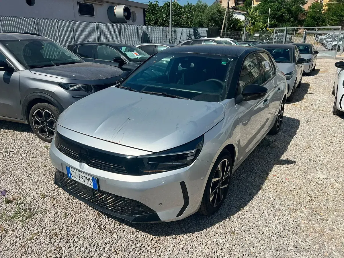 Usata Opel Corsa 100 CV (73 kW) 2025 Crystal silver Utilitaria