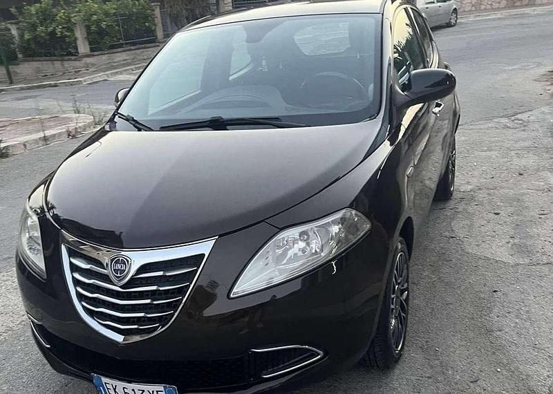 Usata Lancia Ypsilon Gold 95 CV (69 kW) 2012 Utilitaria