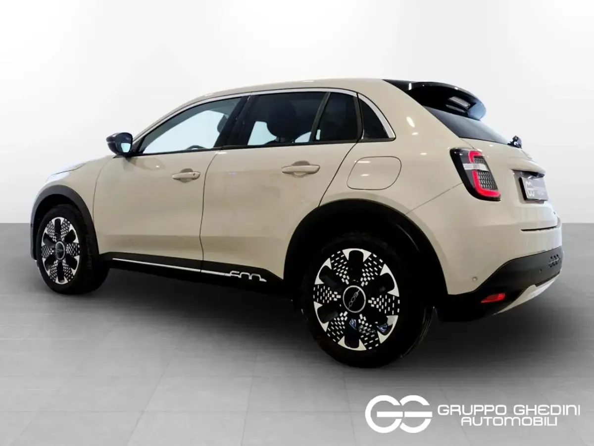Usata Fiat 600 La Prima 101 CV (74 kW) 2025 Sabbia terre d'italia SUV