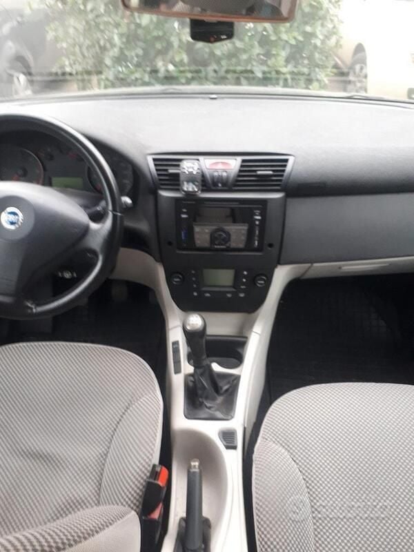 Usata Fiat Stilo 115 CV (84 kW) 2004 Grigio Berlina