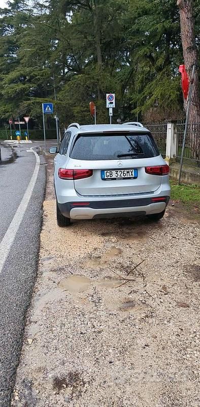 Usata Mercedes GLB180 Executive 116 CV (85 kW) 2020 Grigio SUV