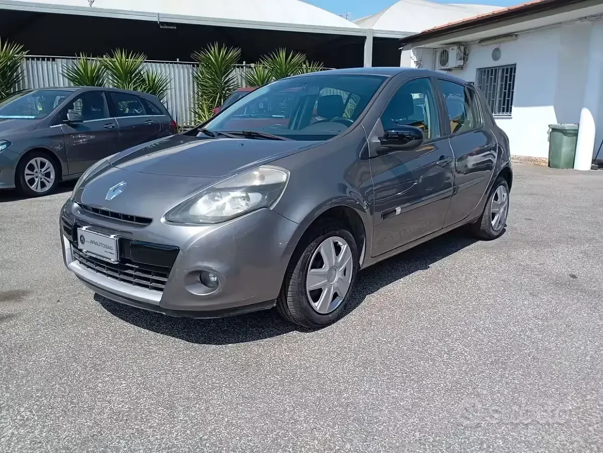 Brugt Renault Clio II 75 HK (55 kW) 2010 Grå Sedan