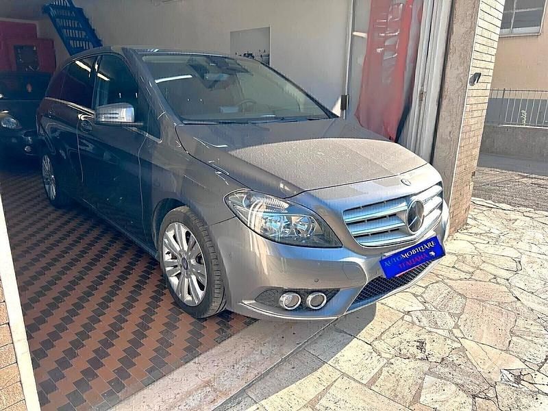 Usata Mercedes B200 Business 135 CV (99 kW) 2014 Marrone Monovolume