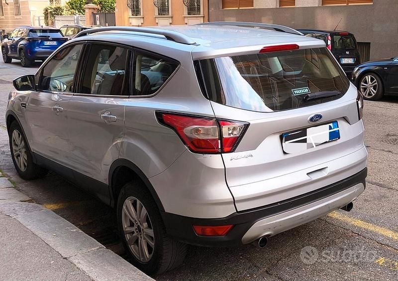 Usata Ford Kuga 120 CV (88 kW) 2017 Grigio SUV