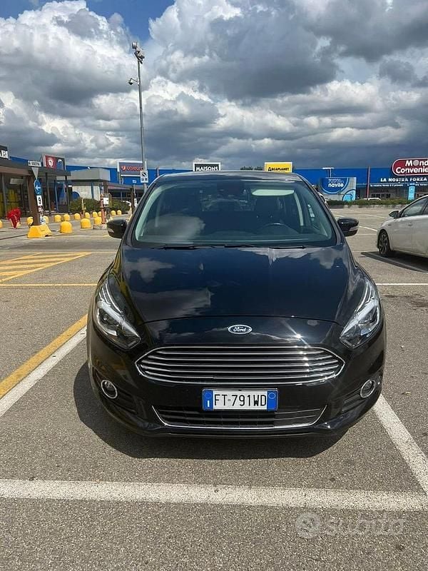 Nero Usata 2019 Ford S-MAX Titanium Monovolume | 18.000 € (Buon prezzo) - Immagine 1/4