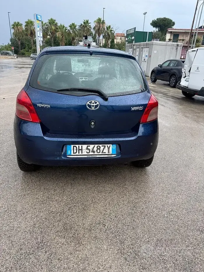 Usata Toyota Yaris 69 CV (50 kW) 2007 Blu Utilitaria