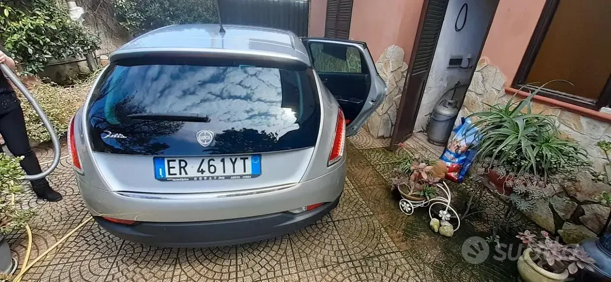 Usata Lancia Delta 120 CV (88 kW) 2013 Utilitaria