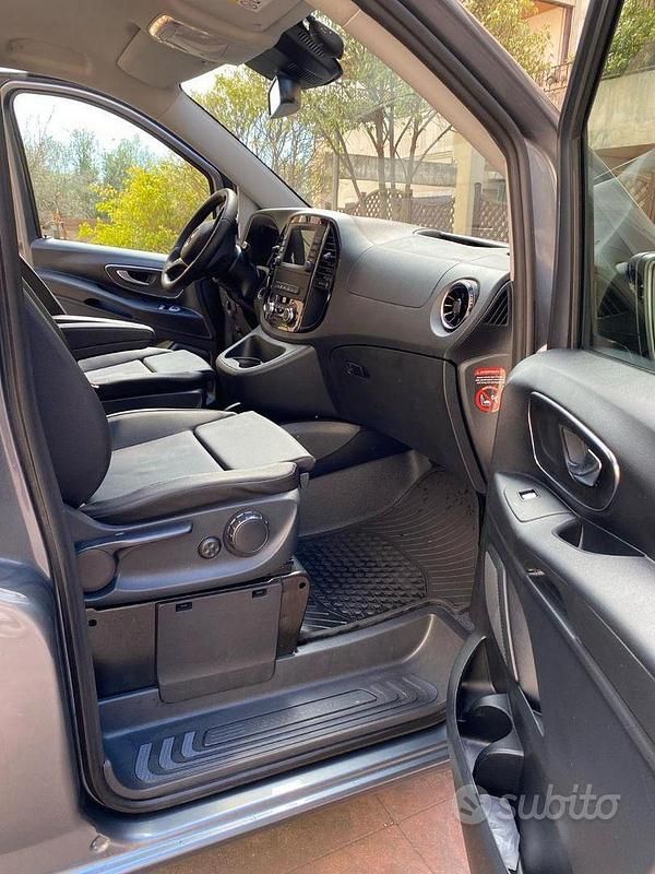 Usata Mercedes Vito 190 CV (139 kW) 2023 Grigio Furgone