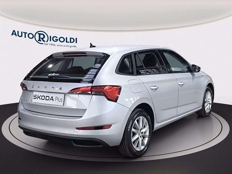 Usata Skoda Scala Ambition 110 CV (80 kW) 2022 Argento brillante metallizzato Utilitaria