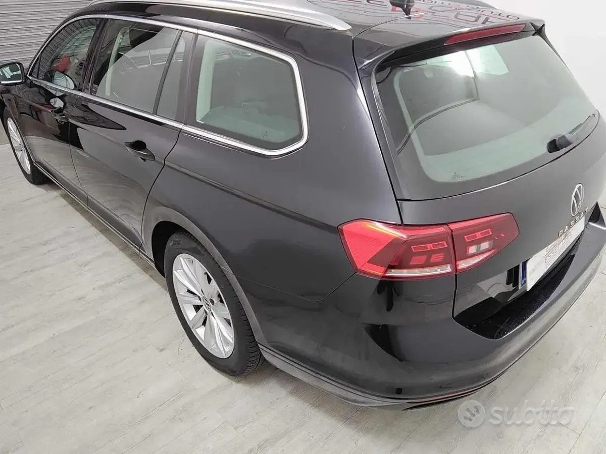 Usata VW Passat Business 122 CV (89 kW) 2021 Nero Station wagon