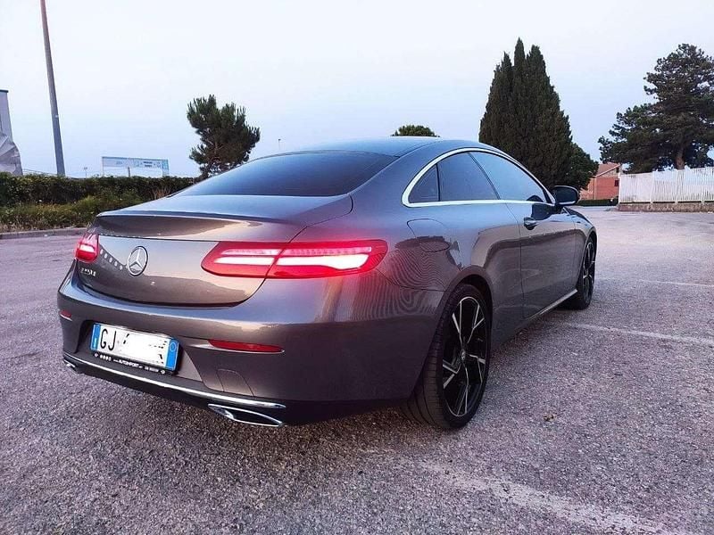 Usata Mercedes E220 Premium 194 CV (142 kW) 2018 Grigio Coupé