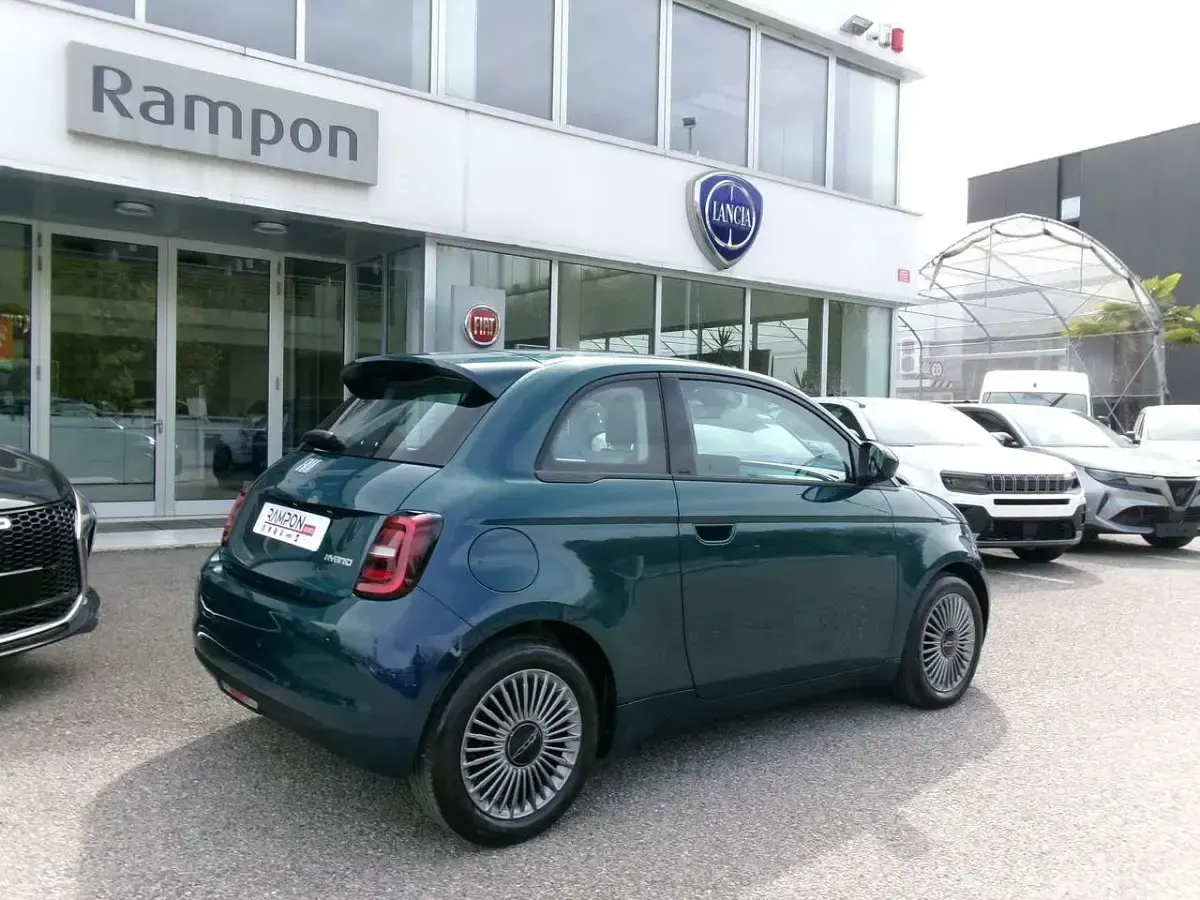 Nuova Fiat 500 Icon 65 CV (47 kW) 2026 Blu/azzurro Berlina
