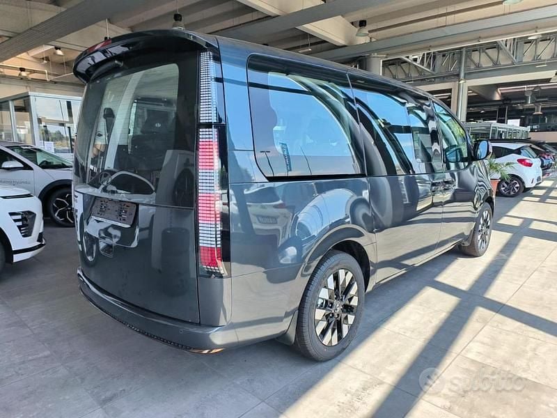 Nuova Hyundai Staria 2025 Grigio scuro Monovolume