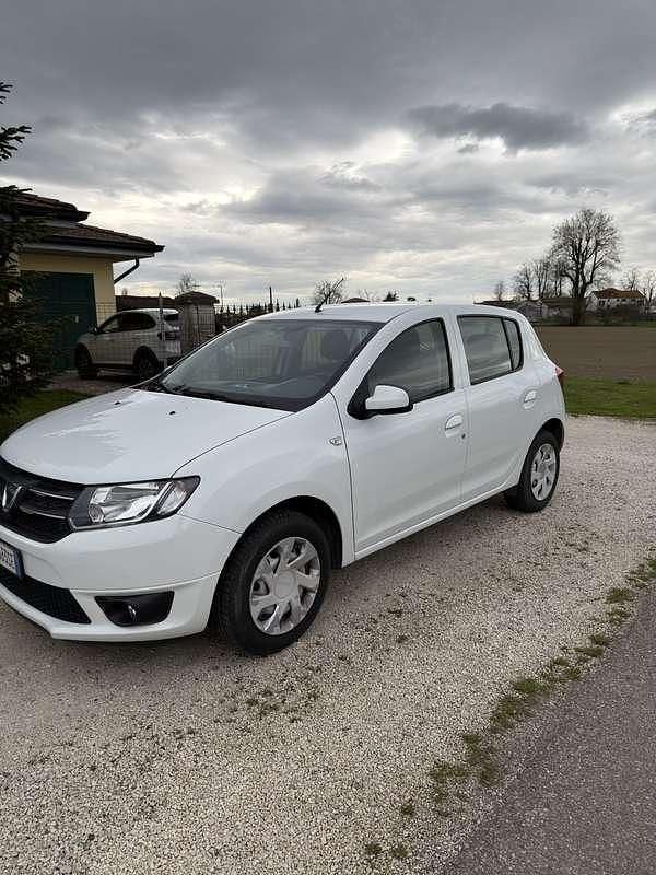 Usata Dacia Sandero Lauréate 73 CV (53 kW) 2016 Bianco Utilitaria