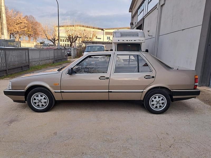 Usata Lancia Thema 166 CV (122 kW) 1987 Oro Berlina