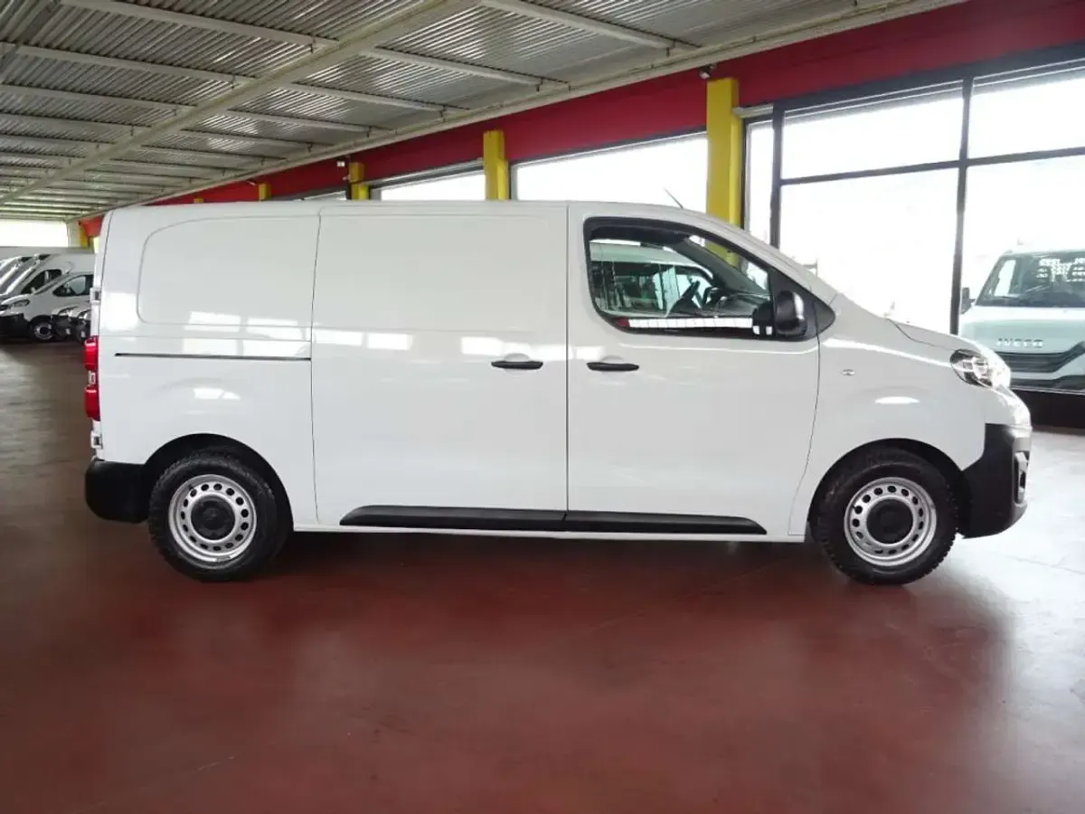 Usata Peugeot Expert Premium 120 CV (88 kW) 2023 Bianco Furgone