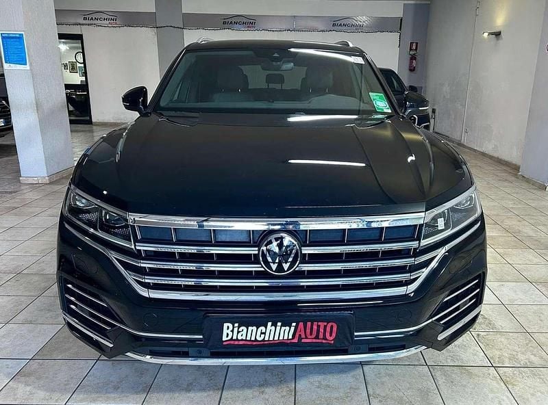 Usata VW Touareg Elegance 231 CV (169 kW) 2022 Profondo perla SUV