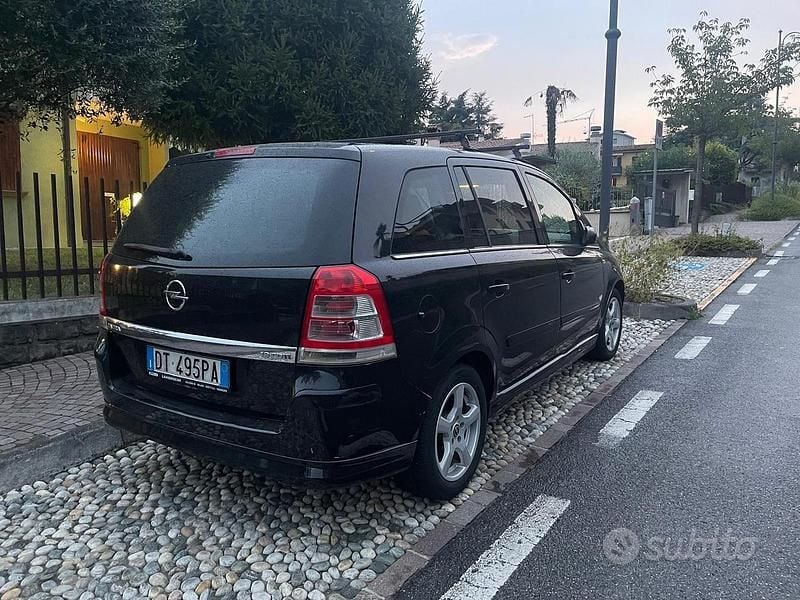 Usata Opel Zafira 2009 Nero Monovolume