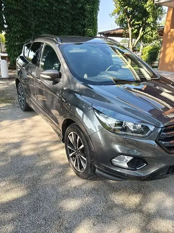 Usata Ford Kuga ST-Line 120 CV (88 kW) 2019 Grigio SUV