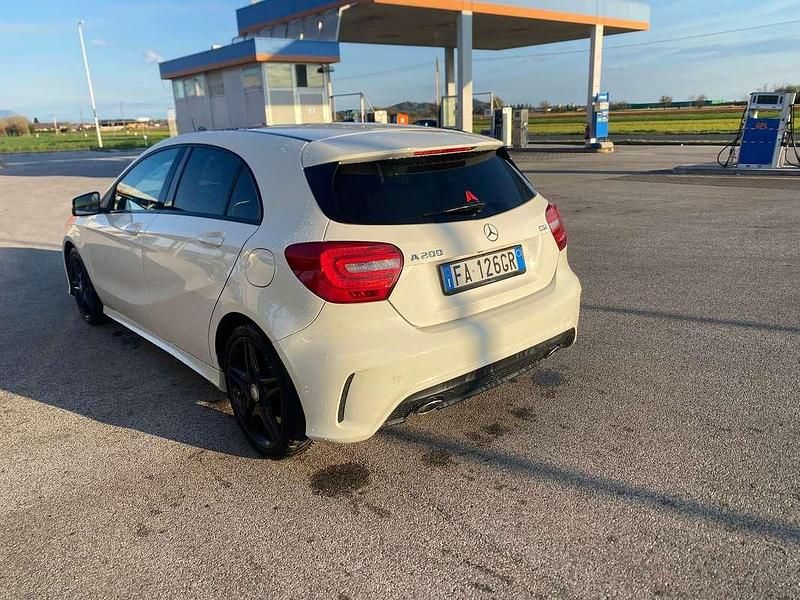 Usata Mercedes A200 AMG line 136 CV (100 kW) 2015 Bianco Berlina