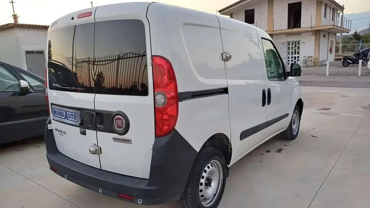 Usata Fiat Doblò Emotion 90 CV (66 kW) 2021 Other Monovolume