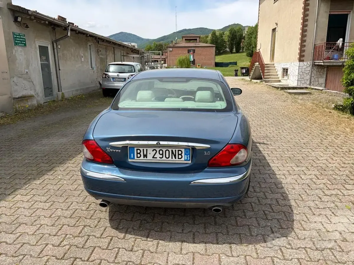Usata Jaguar X-type 230 CV (169 kW) 2001 Verde Berlina
