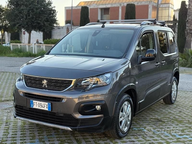 Usata Peugeot Rifter GT-line 130 CV (95 kW) 2019 Grigio Monovolume