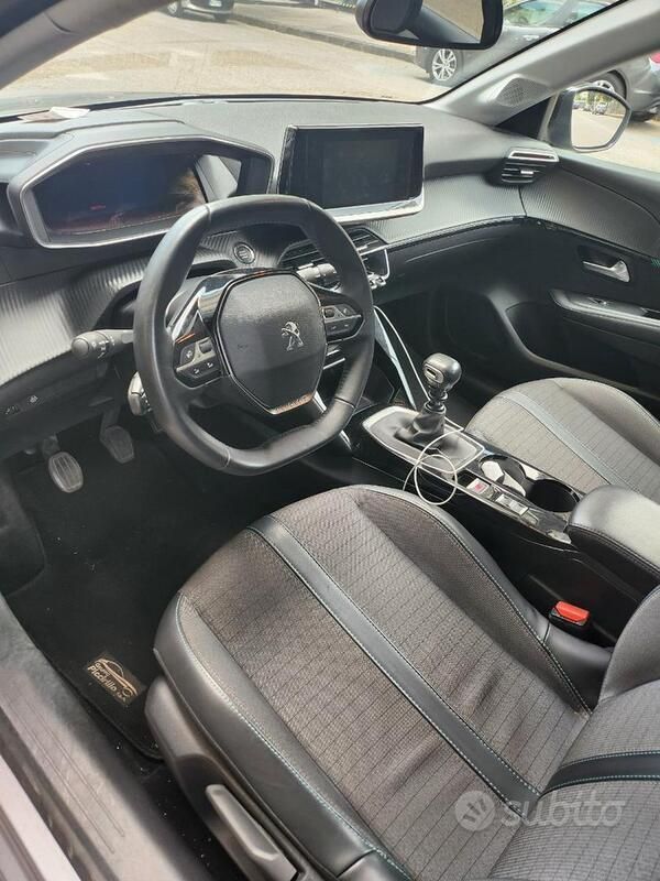 Usata Peugeot 208 102 CV (75 kW) 2022 Grigio Utilitaria