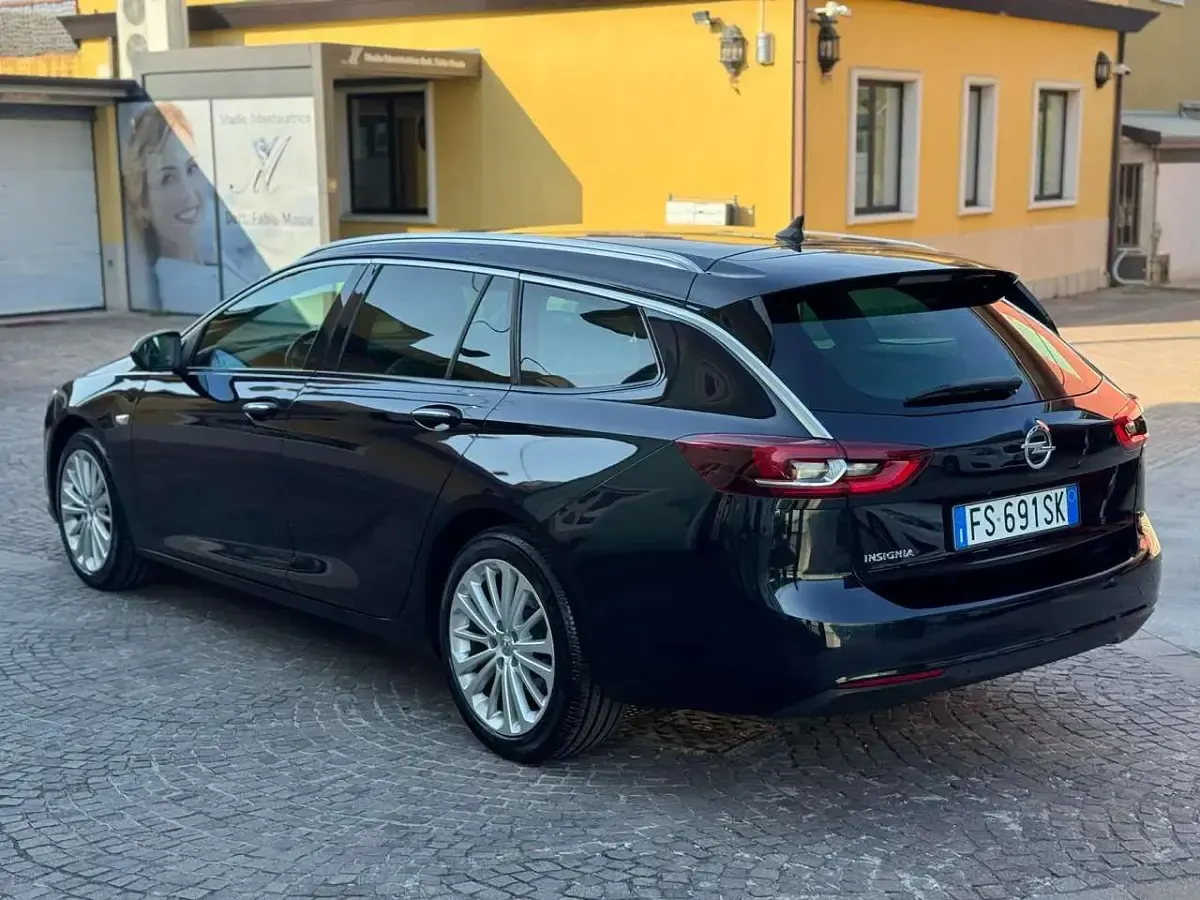 Usata Opel Insignia Innovation 136 CV (100 kW) 2018 Nero Station wagon