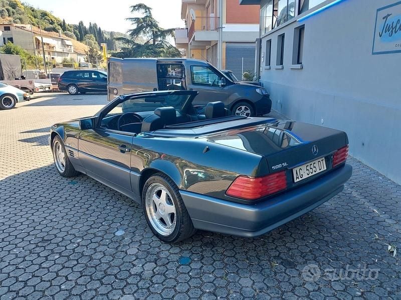 Usata Mercedes SL500 333 CV (244 kW) 1991 Nero Cabrio
