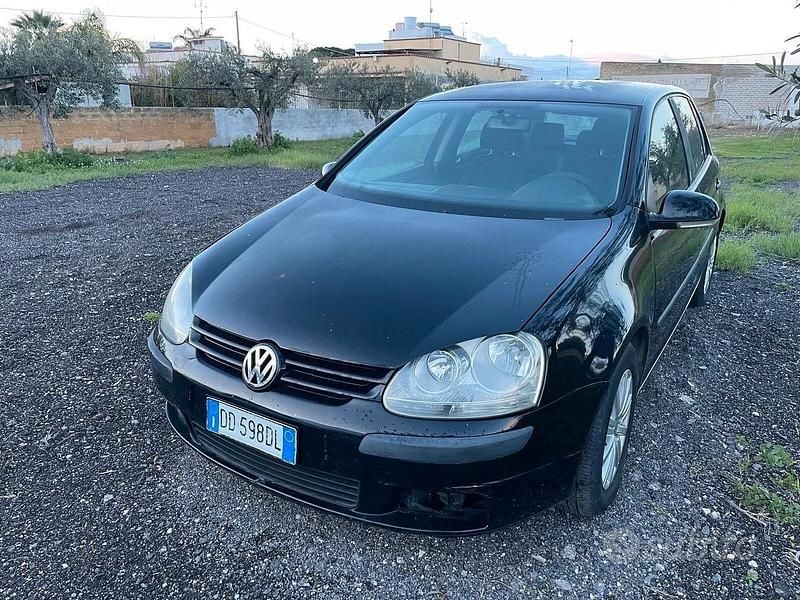 Blu Usata 2005 VW Golf Trendline Tre volumi | 2500 € (Ottimo prezzo) - Immagine 1/4