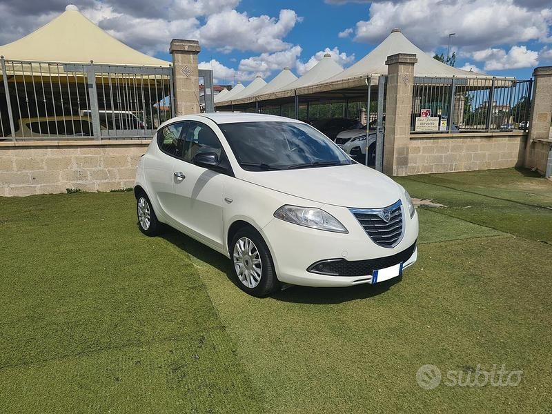 Usata Lancia Ypsilon Gold 95 CV (69 kW) 2012 Bianco Utilitaria