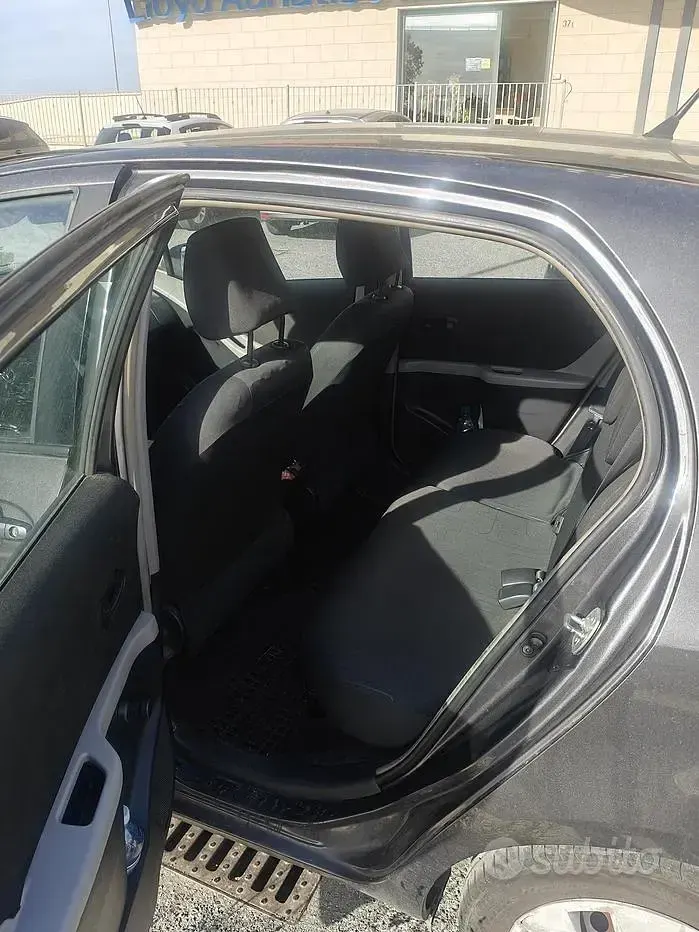Usata Toyota Yaris 69 CV (50 kW) 2009 Utilitaria