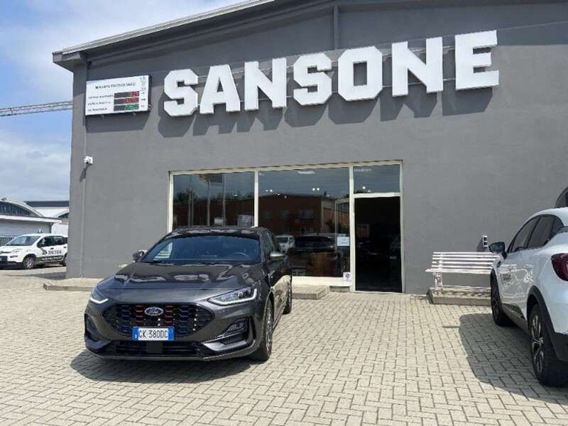 Grigio metallizzato Usata 2022 Ford Focus ST-Line Tre volumi | 17.300 € (Ottimo prezzo) - Immagine 1/4