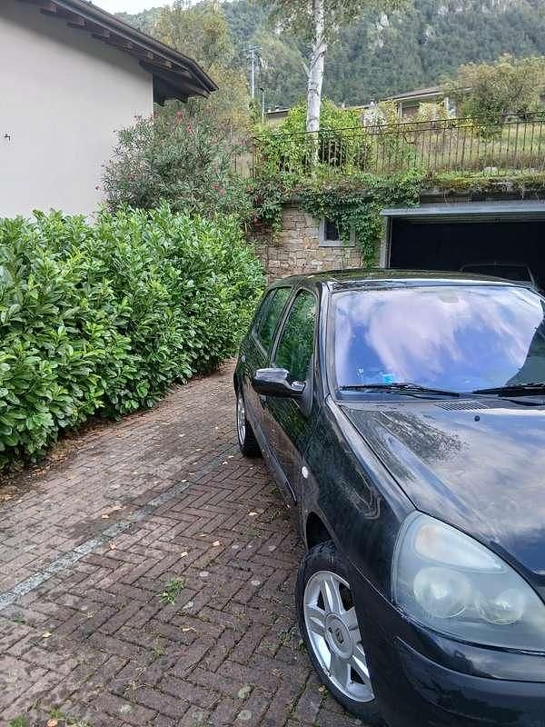 Usata Renault Clio II 75 CV (55 kW) 2004 Nero Berlina