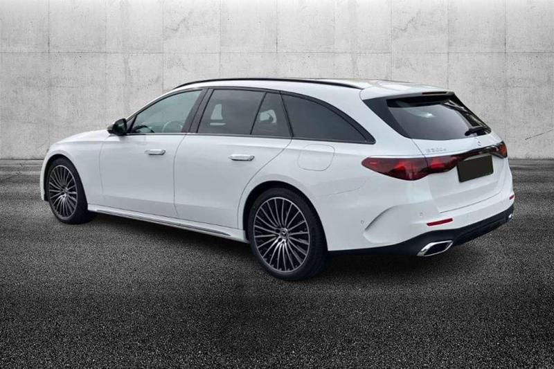 Usata Mercedes E300 AMG Line Premium 306 CV (225 kW) 2024 Bianco Station wagon