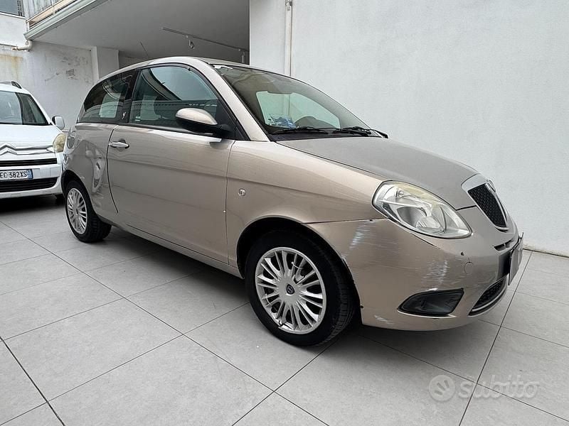Usata Lancia Ypsilon 60 CV (44 kW) 2009 Grigio Utilitaria