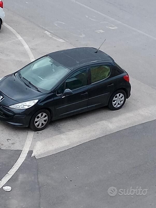 Nero Usata 2007 Peugeot 207 Tre volumi | 1499 € (Super prezzo) - Immagine 1/1