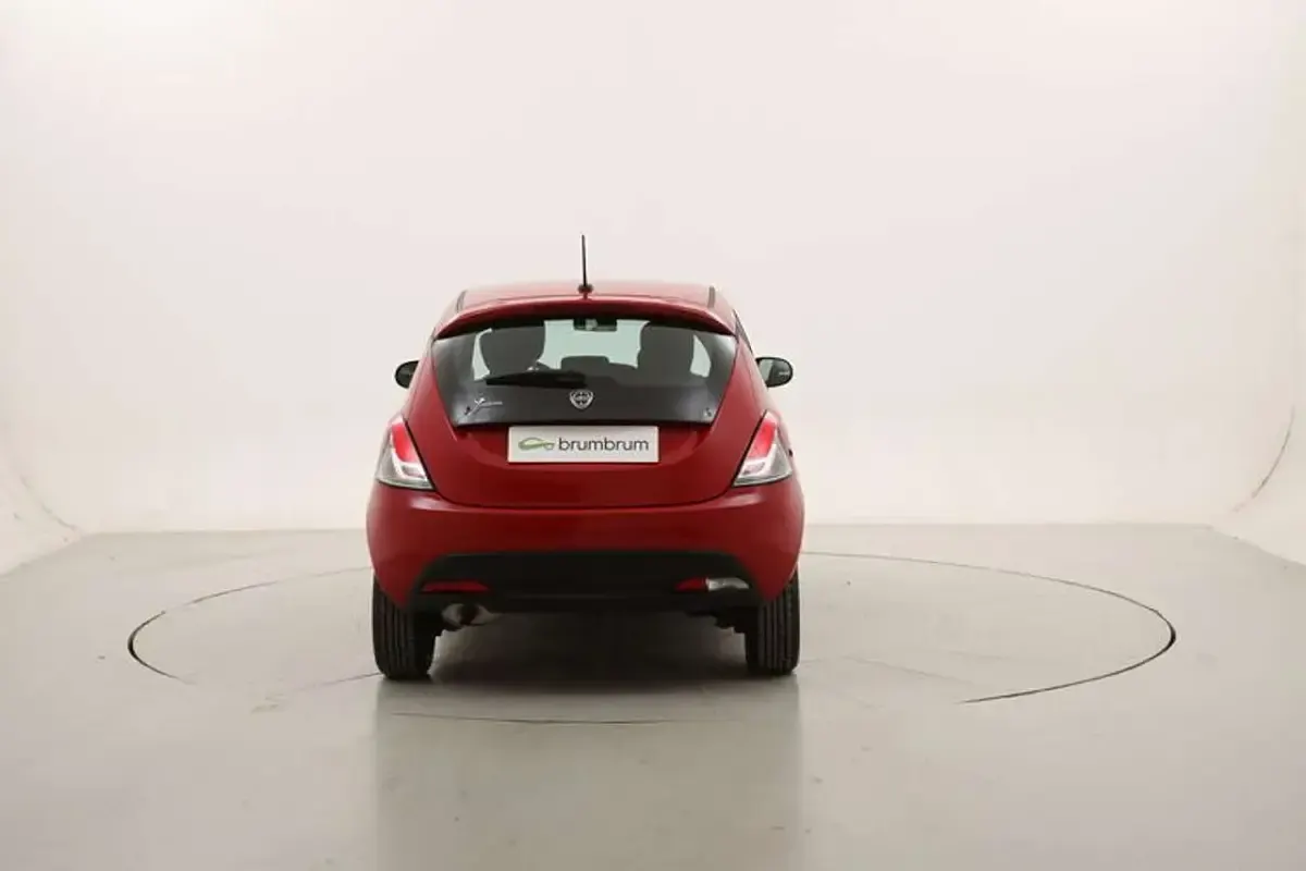 Usata Lancia Ypsilon 69 CV (50 kW) 2020 Rosso Utilitaria