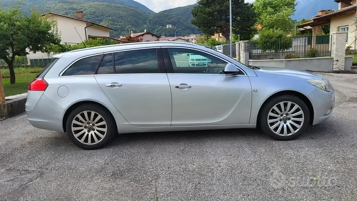 Usata Opel Insignia Sport 160 CV (117 kW) 2009 Grigio Station wagon