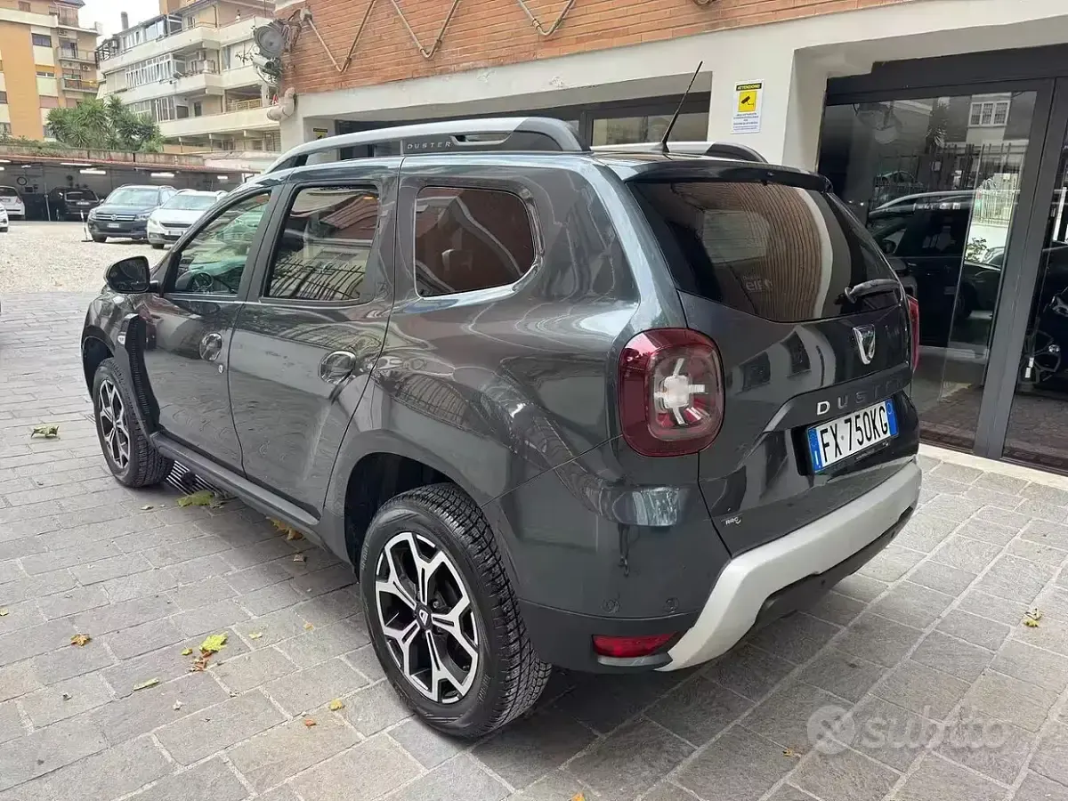 Usata Dacia Duster Prestige 114 CV (83 kW) 2019 Grigio SUV