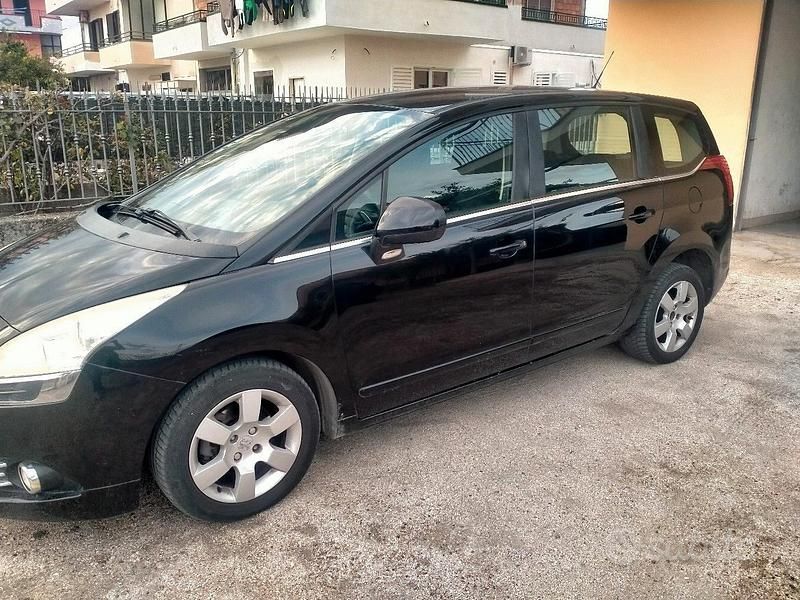 Usata Peugeot 5008 2011 Nero Monovolume
