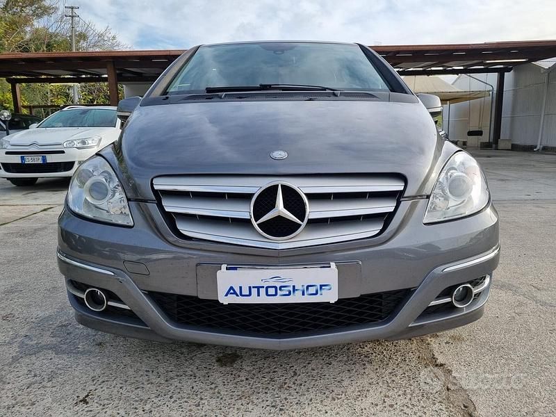 Grigio Usata 2009 Mercedes B200 Monovolume | 5900 € (Molto cara) - Immagine 1/4