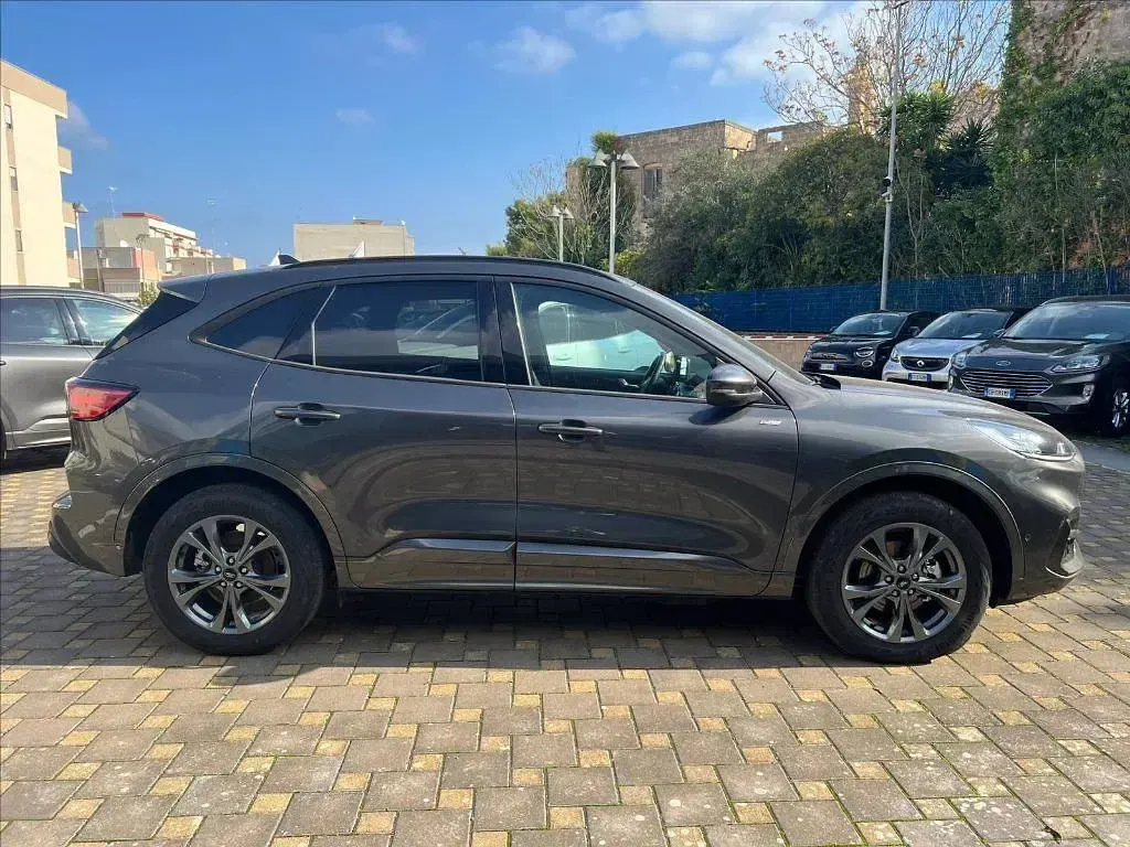 Usata Ford Kuga ST-Line 225 CV (165 kW) 2023 Grigio SUV