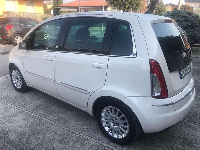 Usata Lancia Musa 77 CV (56 kW) 2011 Bianco Monovolume