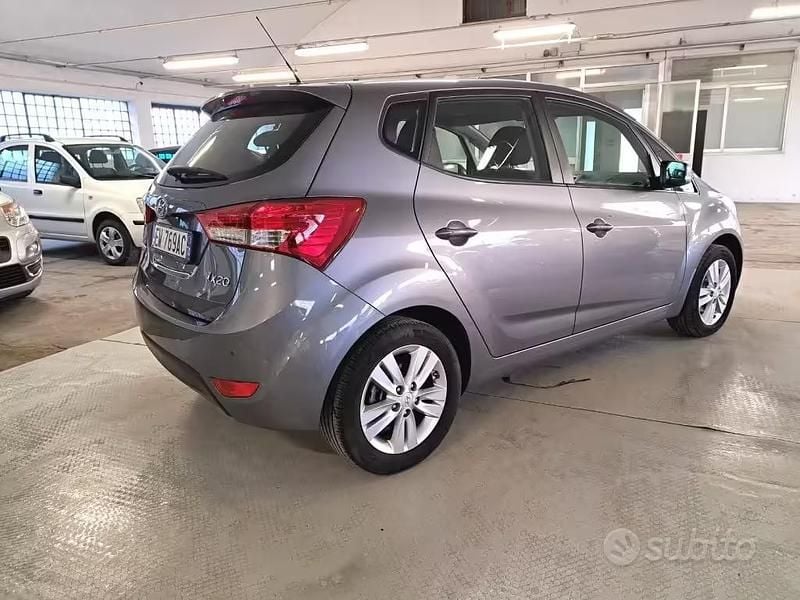 Usata Hyundai ix20 Comfort 90 CV (66 kW) 2014 Grigio Utilitaria