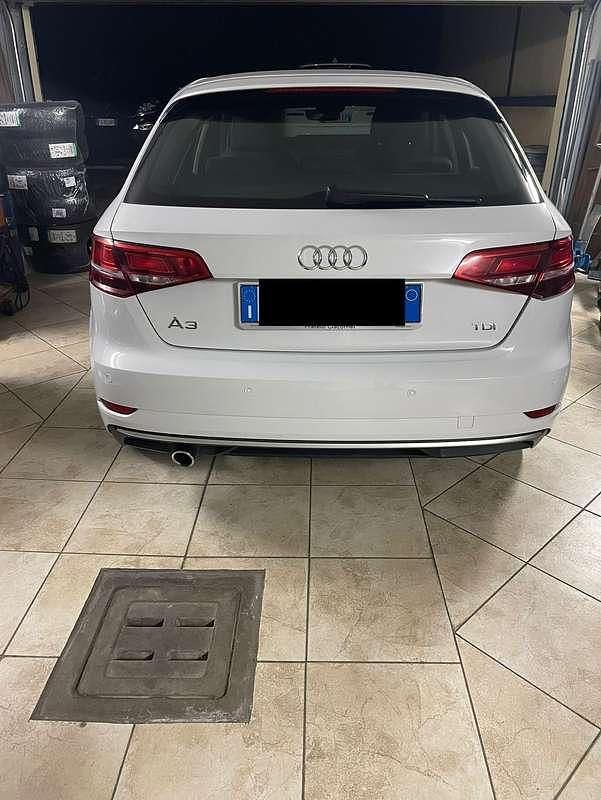 Usado Audi A3 Sport 116 CV (85 kW) 2017 Blanco Berlina