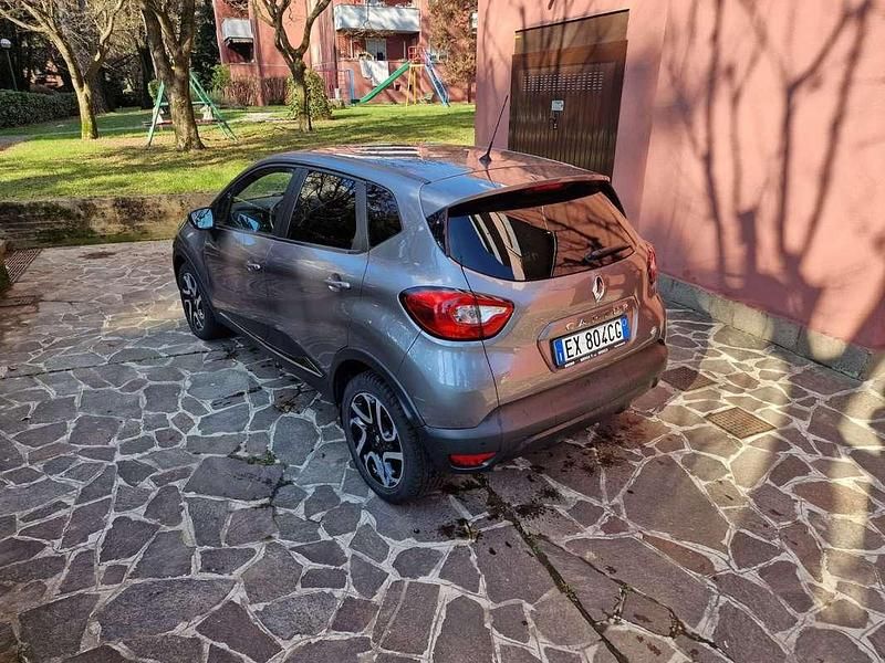 Usata Renault Captur 90 CV (66 kW) 2014 Grigio SUV